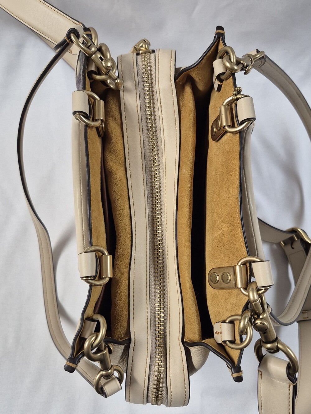 バッグ coach grunge shoulder bag beige silver Coach X Mint & Serf Ivory/Multi Graffiti Rogue 25 Cd7… - Gem